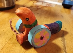 木のおもちゃ制作体験風景